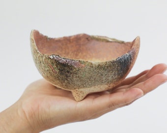 Wazakura Banko Rustic Crescent Bonsai Pot 4.7&quot; (120mm) Made in Japan, Handmade Succulent & Cactus Bowl, Ceramic Pot - Sand Green