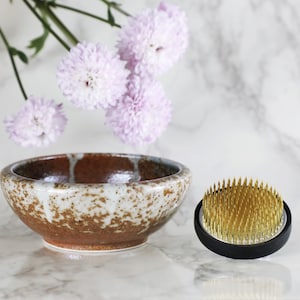 Wazakura 2PCS Minoyaki Japanese Ikebana Tool Kit [Small Round Terracotta & White Ceramic Flower Vase + 2 inch Brass Kenzan Pin Frog]