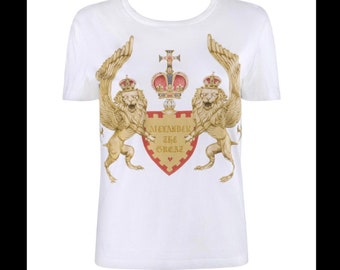 RARA Auténtica camiseta vintage de Alexander McQueen con el estampado “Alejandro Magno” de su última colección.