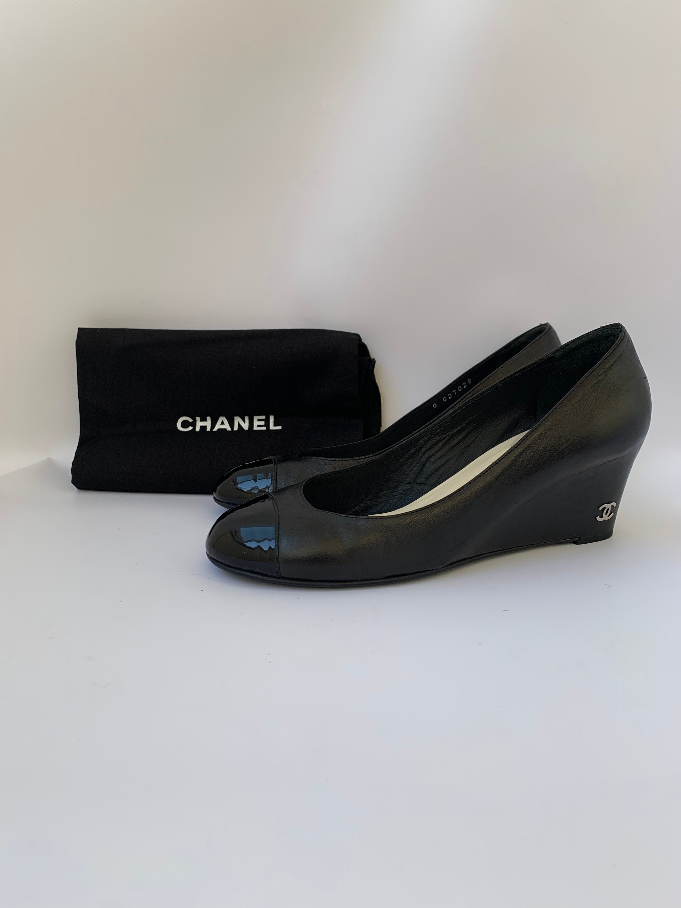 CHANEL SHOES SANDALS WEDGE WEDGES PADDED 38 PATENT LEATHER SHOES