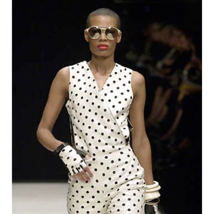 Gianfranco FERRE ss 2001 穴あき水玉オフホワイト レザー フィット ジャケット、ブラウス。サイズ XS-S。