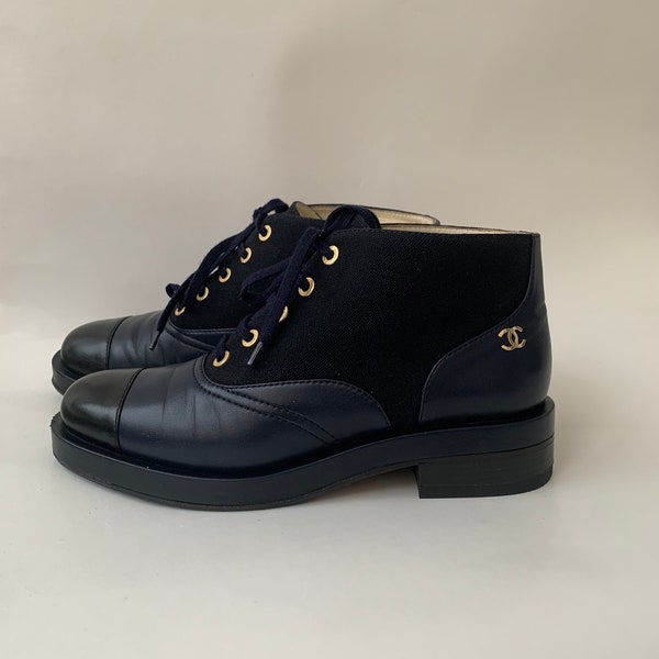 Authentic Vintage Chanel two tone lambskin and grosgrain in dark blue, lace-up combat boots CC logo.Size 40.5.