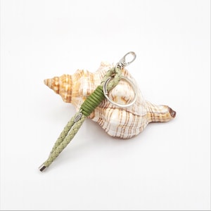 Keychain, leather round braided light green, with rigging of nappa leather cactus