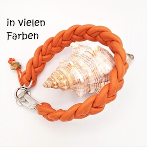 Dog collar, nappa leather, width 30 mm, made of leather strand diameter 6 mm, double braided. Circumference 36-60 cm. Surf hook