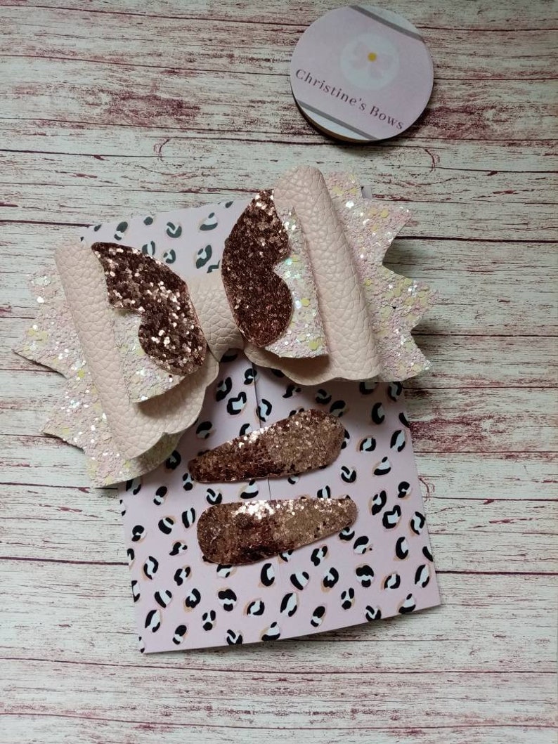 Medium Dolly bow and snap clip set