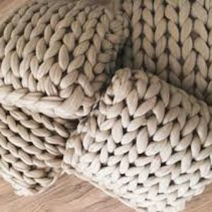 Decorative Cushion Extreme knitting Round Pillow Housewarming gift Chunky Knit Pillow Merino wool Decorative Pillow Gift for her
