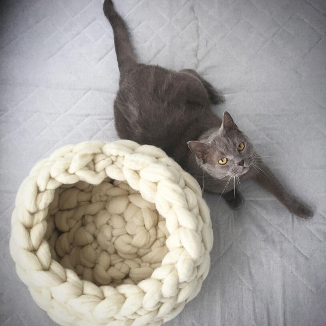 CHUNKY knit cat bed chunky yarn pat bed chunky crochet cat Etsy