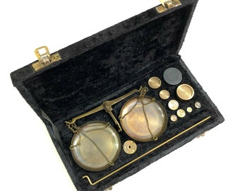 Vintage Antique Brass jewellery Scale W//Velvet Box /& Complete Set Weight Balance