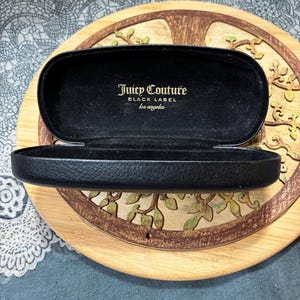 Juicy Couture Black Label Sunglasses Case, Hard Clam Shell  display picture 3