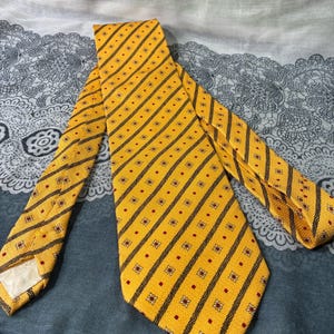 men’s fashion tie great for work attire formal wear wedding casual and dress wear.