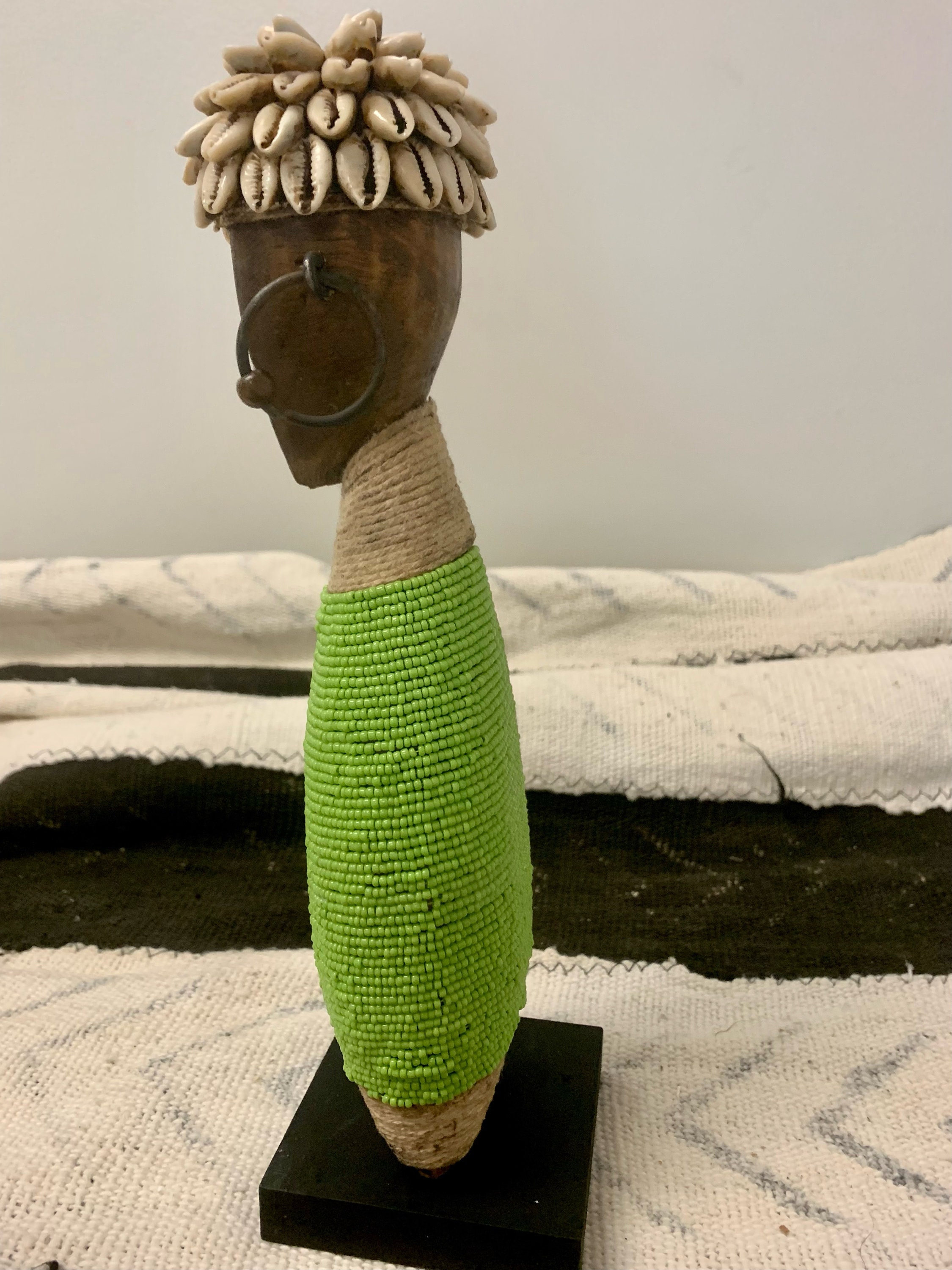 破損品 30-32 cm-A ナムジ人形 - ライム | 豊穣の人形 | 彫刻人形