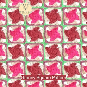 Puede incluir: Una manta de ganchillo con un patrón repetitivo de cuadrados granny en tonos rosa intenso, rojo oscuro y beige, unidos por hilo verde brillante. Un logotipo circular dice VIDEO TUTORIAL y una etiqueta roja muestra Granny Square Pattern.