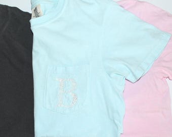 Custom Floral Letter Pocket Tee / Comfort Colors Pocket Tee / Summer T-shirt / Embroidered Pocket Tee