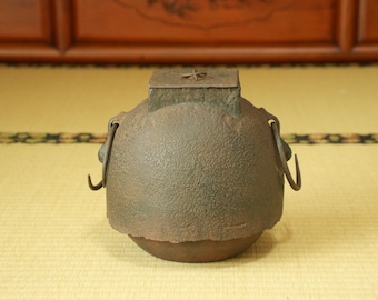 RARE Japanese antique cast iron Chagama (茶釜) for Tea Ceremony/ 2000 ml