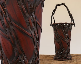 Espectacular cesta japonesa de ikebana/jarrón antiguo de bambú tejido a mano con asa retorcida