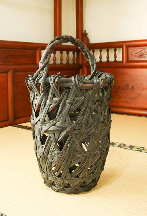 珍しい日本のアンティーク竹製生け花籠 – 自由な編み込みと緑青 - Etsy
