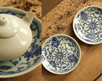 Prato antigo de porcelana azul e branca da Dinastia Qing – Pequeno prato chinês para cerimônia do chá / exibição (14,3 cm)