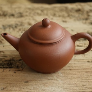 1970-talets Yixing-fabrik 1 Zhuni-tekanna · 150 ml · Enkelt håls pip · Vintage Gongfu-teservis