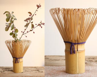 Vaso escultural de bambu para Ikebana · Inspirado no batedor Chasen · Restaurado com Kintsugi · Proveniente de uma casa de chá japonesa