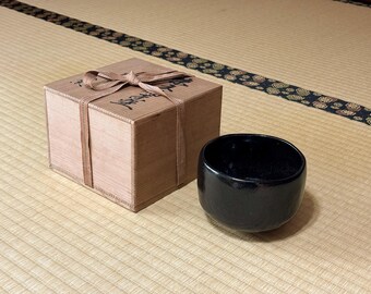 Japanese Raku ware 楽焼 Tea bowl (Chawan 茶碗)