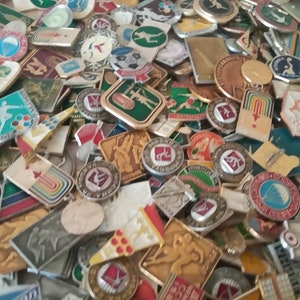 Mystery Box, 25 Vintage Sport Pins, Kinds of sports-Olympics-Sports Competitions, Mystery Box of Vintage Pins, Vintage Badges, Gift-surprise afbeelding 2