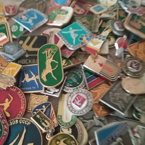 Mystery Box, 25 Vintage Sport Pins, Kinds of sports-Olympics-Sports Competitions, Mystery Box of Vintage Pins, Vintage Badges, Gift-surprise afbeelding 4