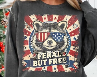 Feral But Free Png, Patriotyczny plik cyfrowy szopa, Zabawny 4 lipca PNG, USA Freedom Shirt Art, Dzień Niepodległości Png, Trendy Ameryka USA
