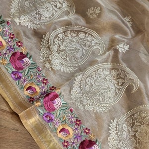 Organza pur tissu sur broderie pour sari
