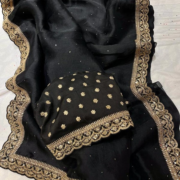 Pura organza su ricamo Mukesh e bordo in stile sabyasachi con camicetta di velluto per sari da festa
