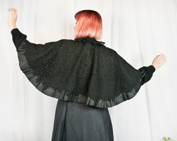 Antique restored cape around 1900 with lace - image 8