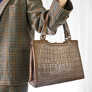 Vintage jaren '60 jaren '70 leren tas met handvat krokodillenlook bruin