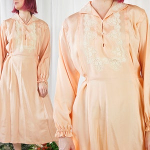 Vintage 1940s apricot silk night dress with lace M-L