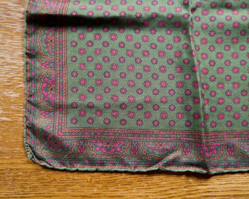 Vintage folklore neckerchief khaki green red burgundy patterned flowers floral art silk 70s-90s retro cloth