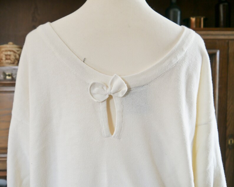 Vintage 90s Off-White Long Basic Sweater with Keyhole Bow on Back Knit Top Ladies