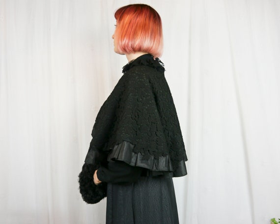 Antique restored cape around 1900 with lace - image 5