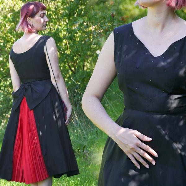 robe de cocktail vintage des années 50 noire avec jupe plissée rouge partie S-M