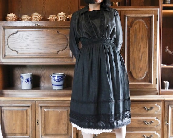 1918 Antique Black Wedding Dress Silk Lace M - image 2