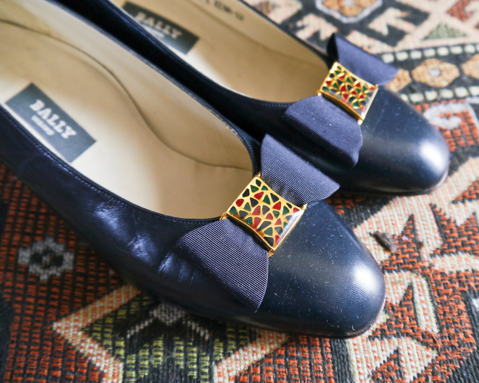 Vintage BALLY dark blue pumps women�s shoes with bow gold