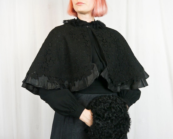 Antique restored cape around 1900 with lace - image 2