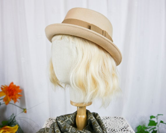 Vintage 70s beige ladies felt hat size 55 - image 9