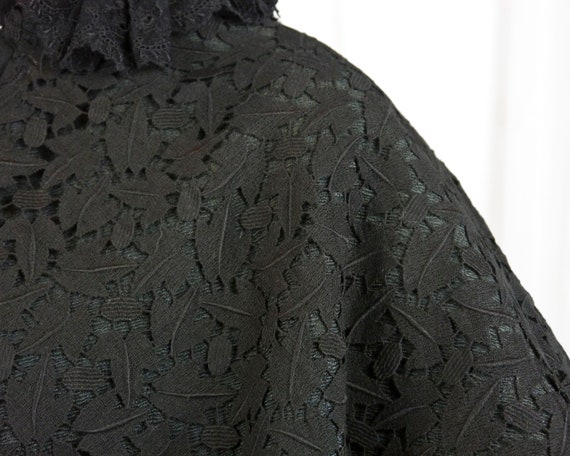 Antique restored cape around 1900 with lace - image 4