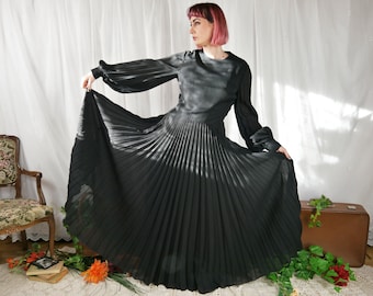 Vintage 60s 70s black "Jobi" maxi dress with pleats L