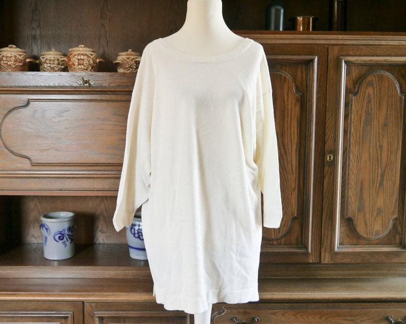 Vintage 90s Off-White Long Basic Sweater with Keyhole Bow on Back Knit Top Ladies