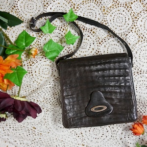 Bolso bandolera Vintage 70's 80's piel efecto cocodrilo marrón oscuro