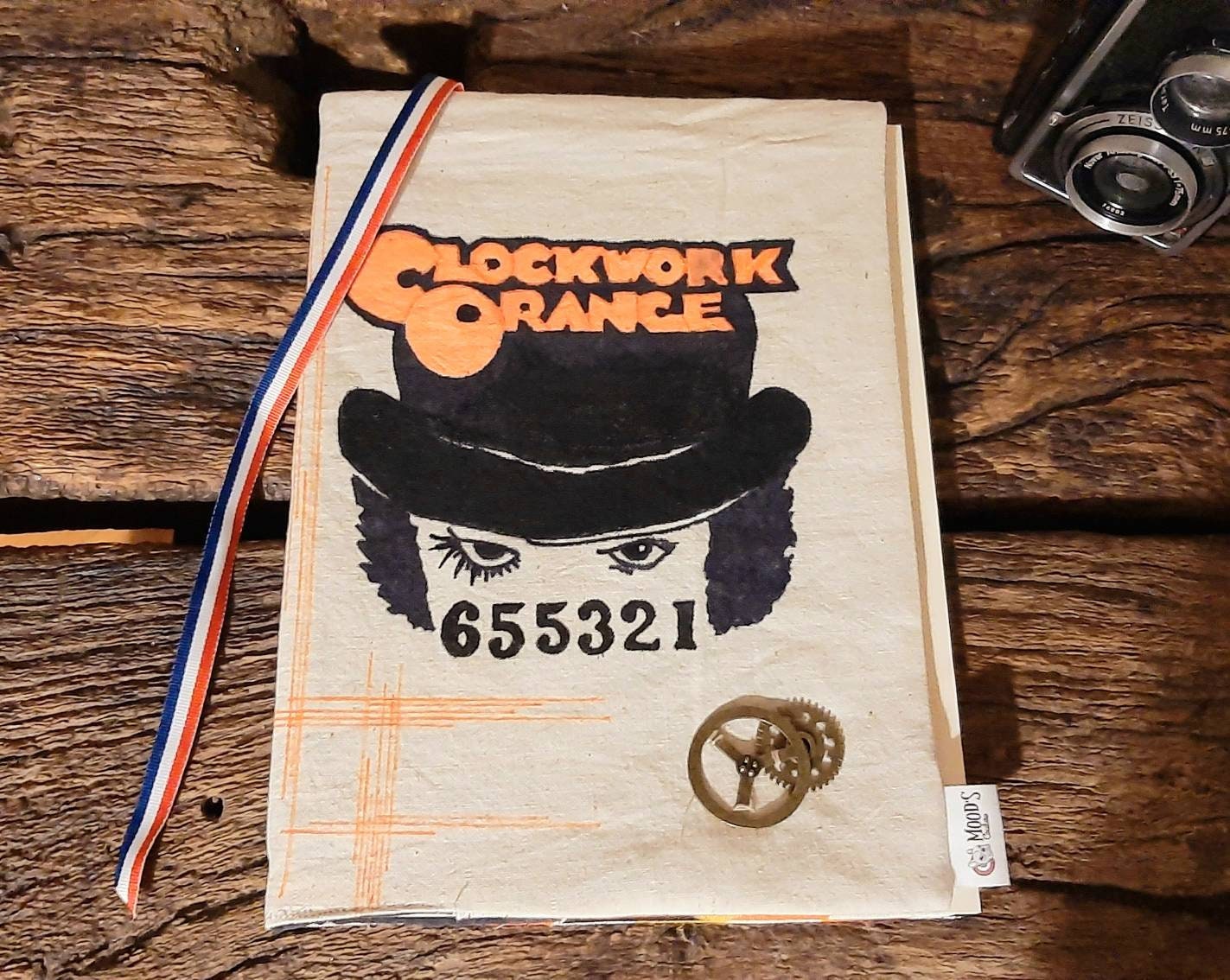 Cahier de Note et Sa Couverture Customisée en Tissu - Orange Mécanique