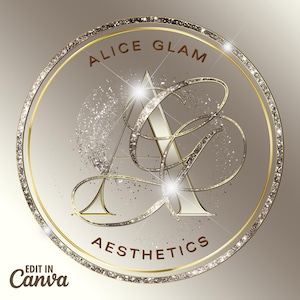 Könnte beinhalten: Ein kreisförmiges Logo mit dem Text "ALICE GLAM" oben und "AESTHETICS" unten. Das Logo hat ein Gold- und Silberschema mit einem funkelnden Glitzereffekt. Die Buchstaben "A" und "G" sind in einer stilisierten Schriftart miteinander verschlungen. Die Worte "EDIT IN Canva" stehen unten links.