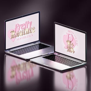 Pode incluir: Dois laptops prateados com teclados pretos est&atilde;o abertos e exibem o mesmo logotipo. O logotipo &eacute; um cora&ccedil;&atilde;o rosa com um "P" e um "K" dourados dentro. O texto "Pretty Couture" est&aacute; escrito em letras douradas acima do cora&ccedil;&atilde;o. O texto "Aesthetics" est&aacute; escrito em letras douradas menores abaixo do cora&ccedil;&atilde;o.