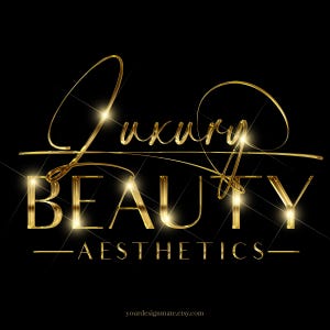 Op de afbeelding: Gouden scriptlogo met de tekst "Luxury Beauty Aesthetics" en een websiteadres eronder.