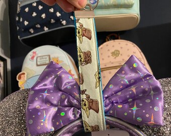 Soporte para oreja con diseño de Baby Yoda / Hecho a pedido