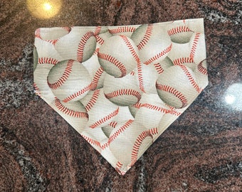Pañuelo reversible para mascotas / Hecho con tela de béisbol / Hecho a mano a pedido / Lavable / Múltiples tamaños disponibles
